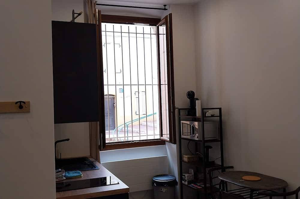 Entire apartment, Quiet, brand-new studio in old town center in Aubagne, Marseille region
