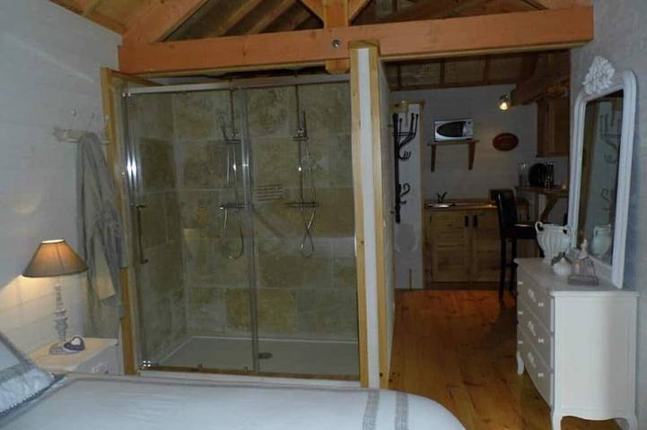 Gîte pour 2 personnes, avec Balcon et Jacuzzi dans Fichous-Riumayou