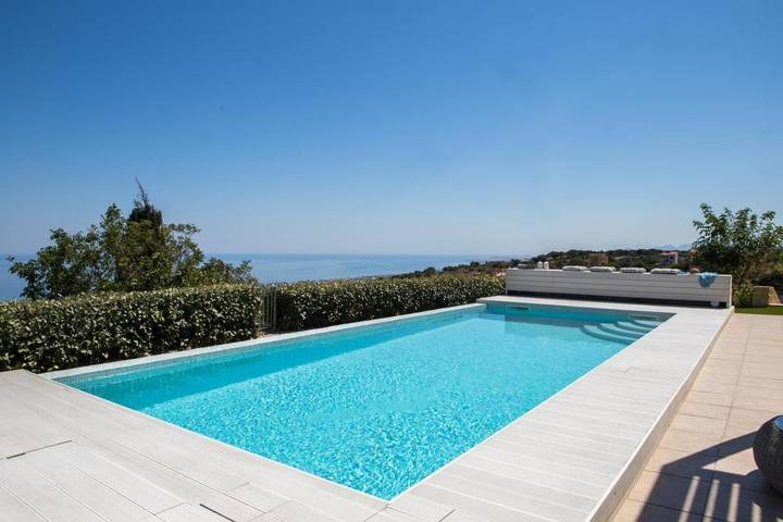 Ferienhaus für 11 Personen, mit Balkon und Terrasse sowie Garten und Pool
