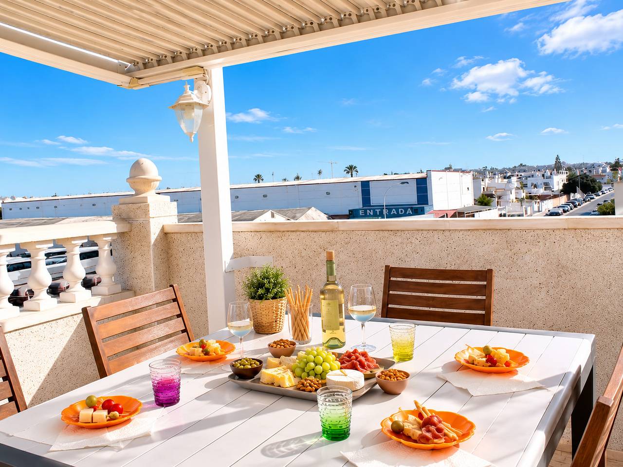 Appartement entier, Charmant Bungalow Supérieur avec Terrasse et Piscine Commune à Torrevieja in Torrevieja, Costa Blanca