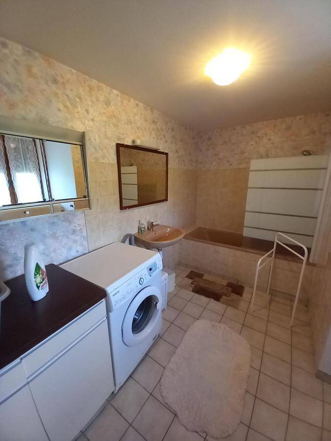 Location de vacances pour 6 personnes, avec terrasse et vue dans Saint-Silvain-Bellegarde - 3
