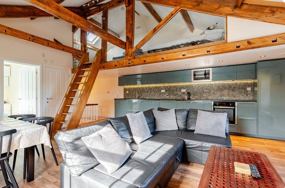 Entire holiday apartment, Sedbergh Penthouse - Kingbed - Tv - Wifi in Sedbergh, Yorkshire Dales National Park
