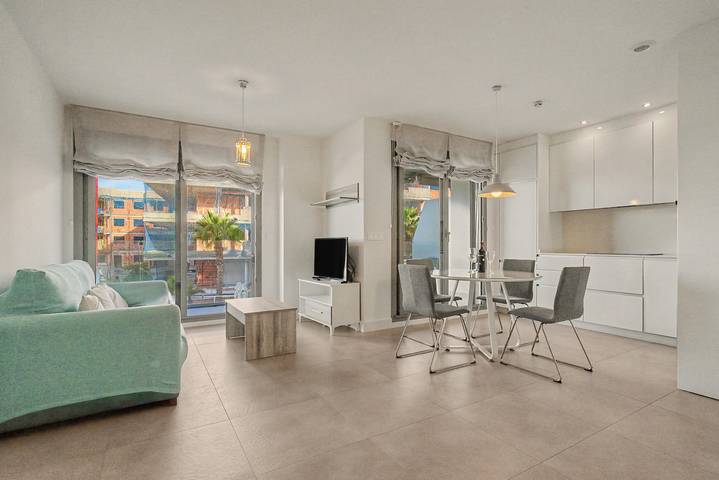 Entire apartment, Apartment 'Panorama Beach' with Sea View, Wi-Fi and Air Conditioning in Torrox Costa, Torrox