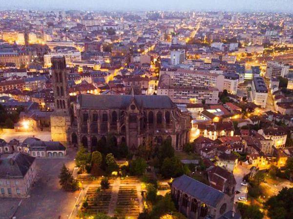 Location de vacances pour 5 personnes, avec terrasse et vue, animaux acceptés à Magnac-Laval - 2