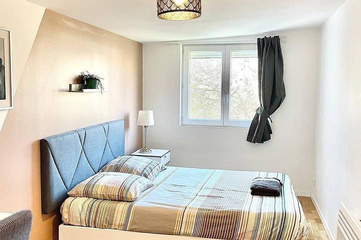 Near Paris - 9 Bedrooms - 5 Baths - Parking - Aircon in Villejuif, Val-de-Marne