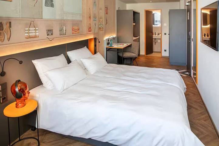 Quiet, Inviting Room – Ideal Base for Exploring Offenbach & Frankfurt in Offenbach am Main, Offenbach