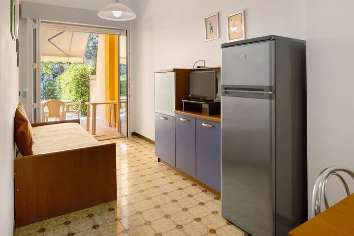 Entire apartment, Apartment 'Lira Con Giardino' with Private Garden and Air Conditioning in Bibione, San Michele al Tagliamento