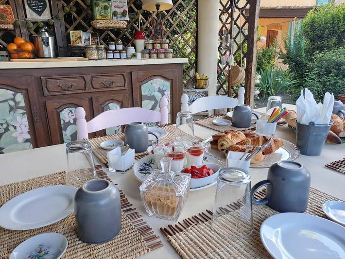 Gîte pour 4 personnes, avec vue ainsi que piscine et jardin à Caderousse - 3