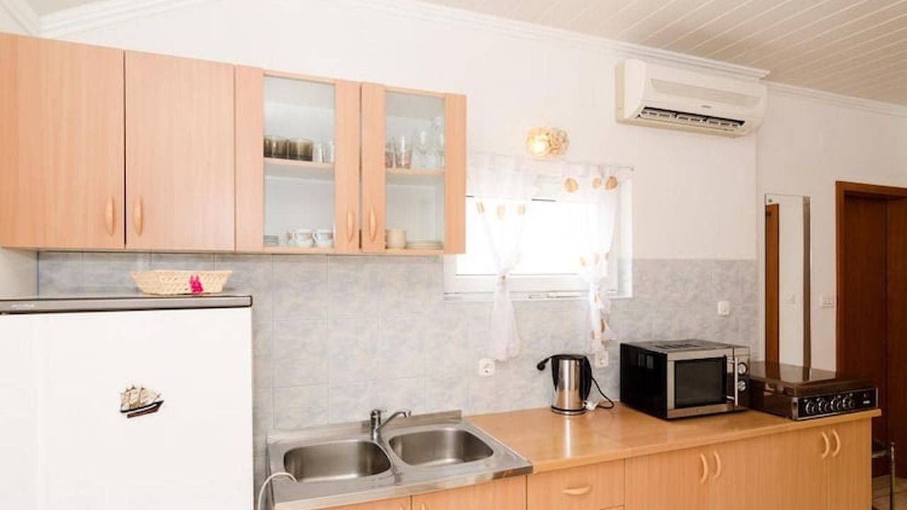 Ganze Ferienwohnung, Ferienwohnung für 7 Personen mit Balkon in Trpanj, Peljesac