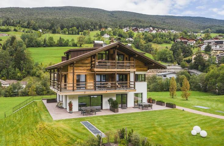 Baita per 6 persone, con panorama e giardino nonché sauna, con animali domestici a Ortisei