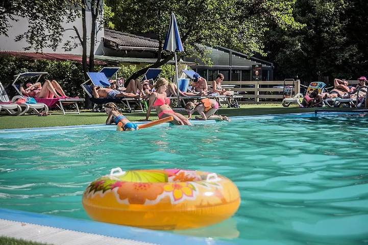 Bungalow für 4 Personen, mit Terrasse, mit Haustier in den Alpen - 2