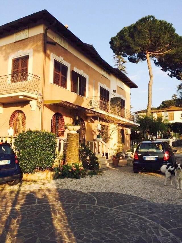 B&b per 3 persone, con idromassaggio e giardino, adatto a famiglie con bambini in Marino