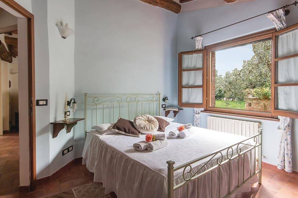 2 bedroom lovely home in Castiglion del Lago Pg in Castiglione del Lago, Lake Trasimeno