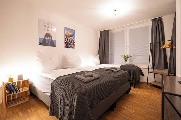Appartement entier, Vacation apartment with 2 bedrooms (Yellow Submarine Suite) in Halle, Saale-Unstrut