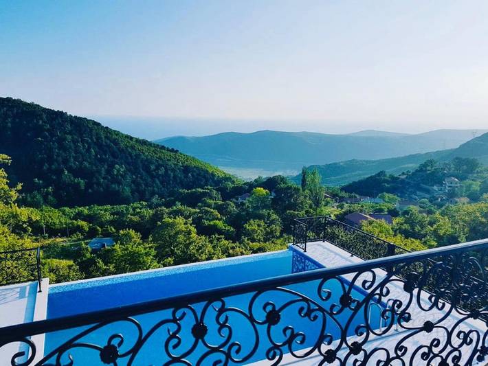 Villa voor 8 personen, with tuin and zwembad as well as uitzicht and uitzicht op het meer in Montenegro