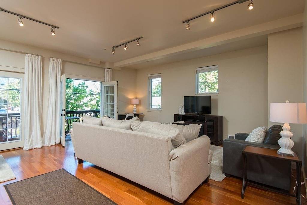 Ganze Wohnung, Nw-Bezirk! Gratis Parkplätze! Neuere Wohnung Walk Score 95! in Portland, Multnomah County