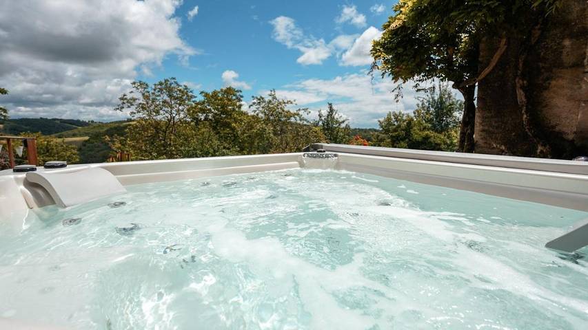 Gîte pour 4 personnes, avec jardin ainsi que vue et sauna à Le Ségur
