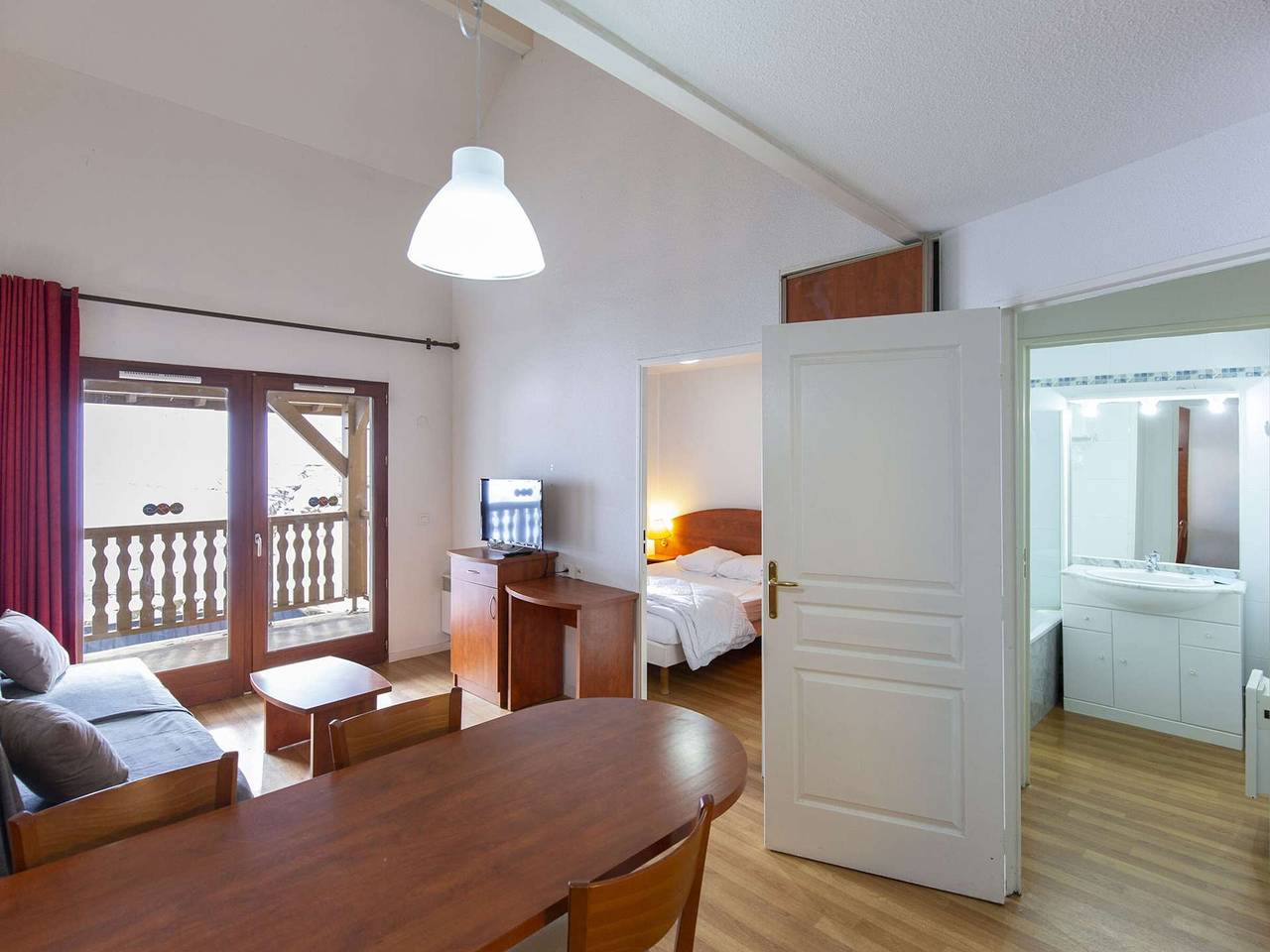 Appartement entier, Charmant Duplex 7 Pers. avec Terrasse Sud, Piscine, et Fitness à La Mongie in La Mongie, Bagnères-de-Bigorre