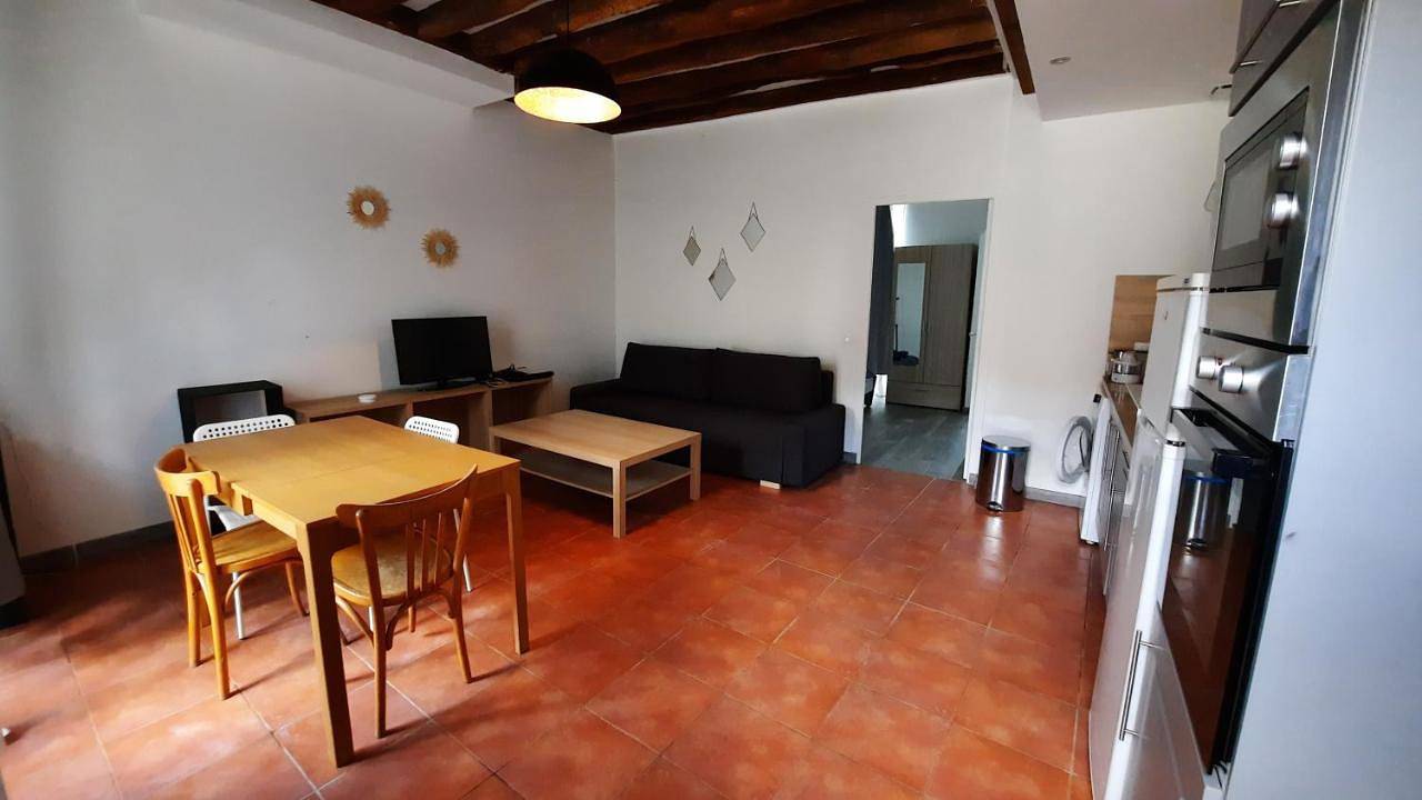 Appartement entier, One-Bedroom Apartment in Villiers-le-Bâcle, Essonne