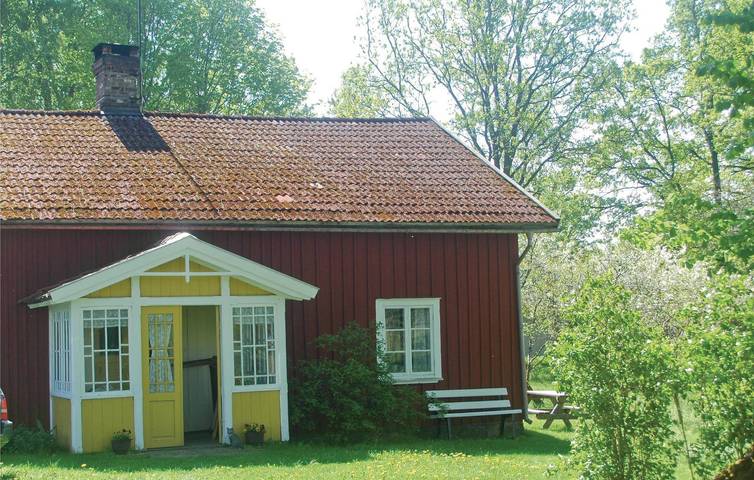 Hus för 6 Personer med trädgård in Vänern