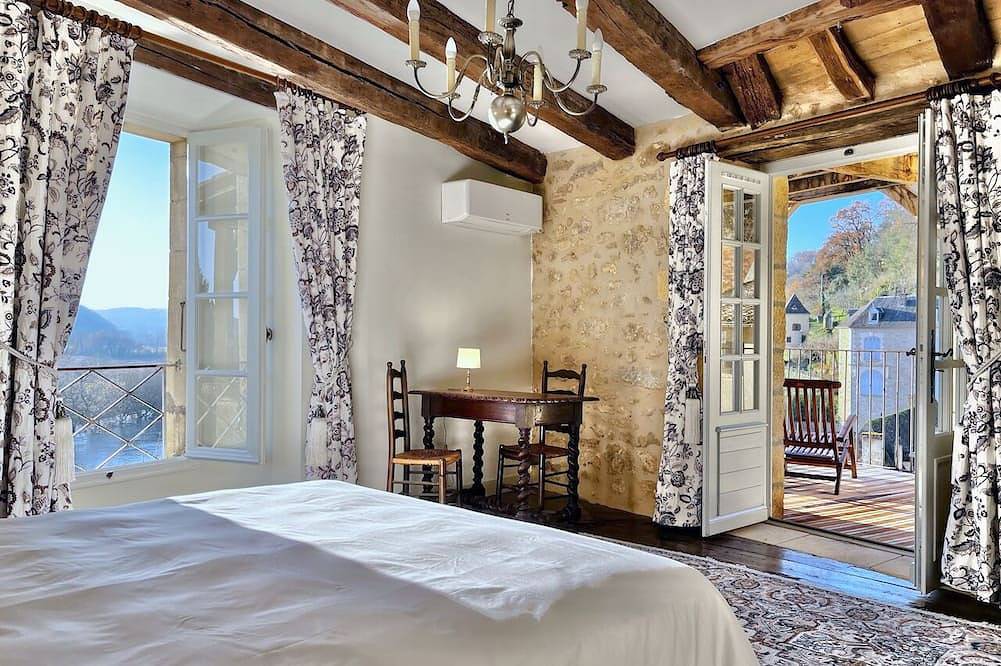 New Listing! Maison Delluc with Spectacular Vistas in Beynac-et-Cazenac, Périgord Noir