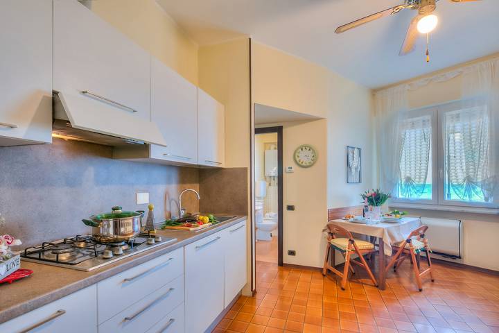 Gîte pour 4 personnes, avec balcon et vue sur l’océan, adapté aux familles à Albenga - 4