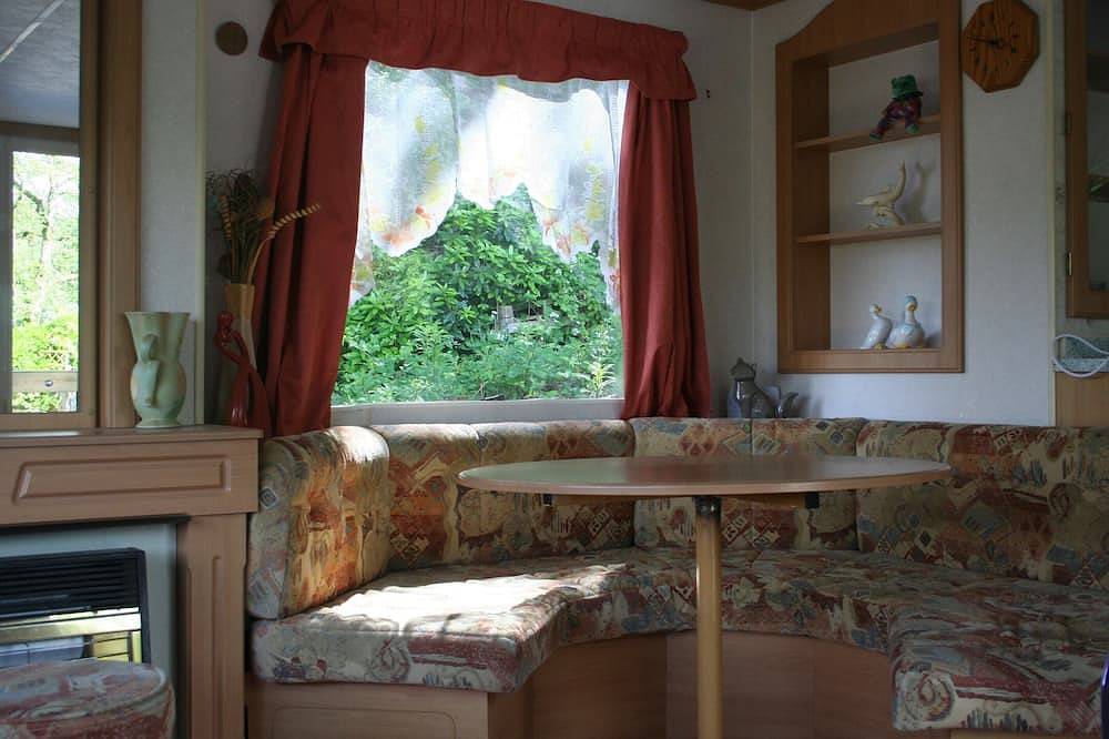 Caravan own private garden. lit car park, secluded open aspect, Mountain views. in Snowdonia