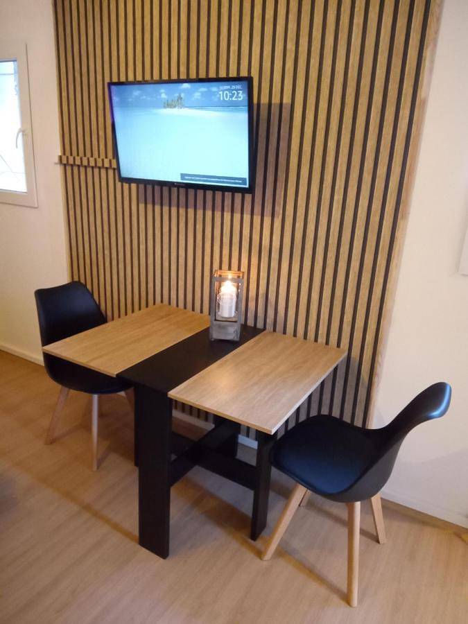Appartement entier, Studio magnolia in Sainte-Anastasie-sur-Issole, Côte méditerranéenne (France)