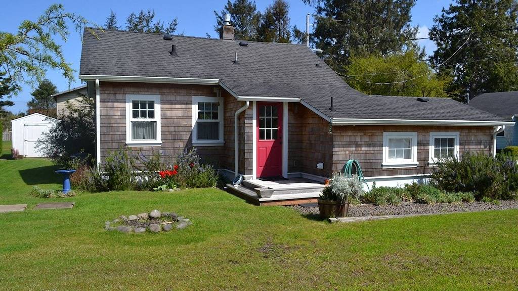 Entzückendes Cottage mit Americana-Thema im Herzen von Gearhart. in Gearhart, Clatsop County