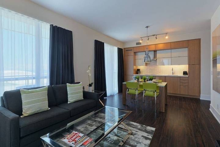 Loft for 5 people, with balcony and pool as well as hot tub and sauna in Toronto