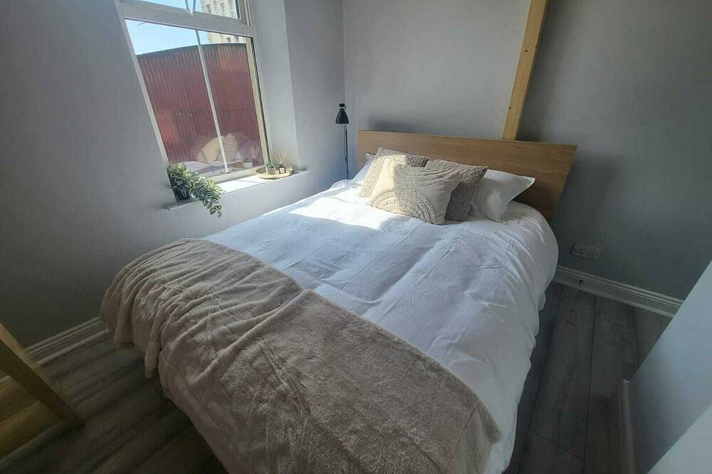 Apartamento inteiro, Top Location - Newly Refurbed 2Bd, Sleeps 6 W/Loft in Cork, Condado de Cork