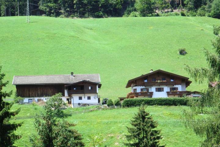 Hütte für 5 Personen, mit Balkon und Terrasse sowie Garten und Sauna in Finkenberg