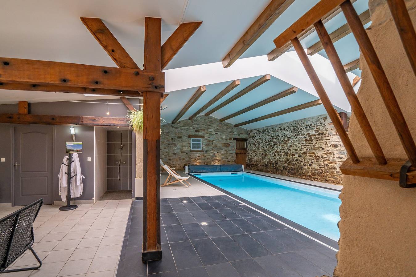 Country House “Grand Gîte, Indoor Pool” with Private Terrace, Garden, and Balcony in Saint-Christophe-du-Ligneron, Loire Valley