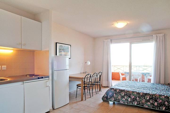 Gîte pour 4 personnes, avec piscine et balcon, animaux acceptés dans Plage de la Roya - 2
