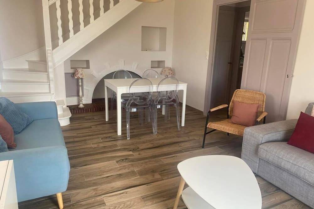 Chalet Rénové Avec Piscine Proche Vichy Pour 6/8 Personnes in Abrest, Vichy region