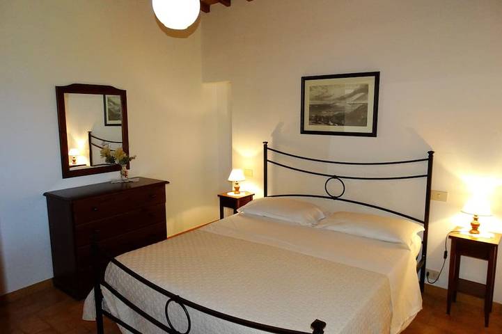 Ganze Wohnung, Montegonfoli 1 "The One", Premium Apartment in San Gimignano mit Terrasse in San Gimignano, Siena Provinz