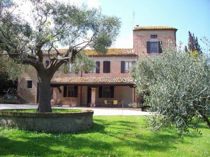 Agriturismo per 6 persone, con Terrazza e Piscina in Provincia di Ancona