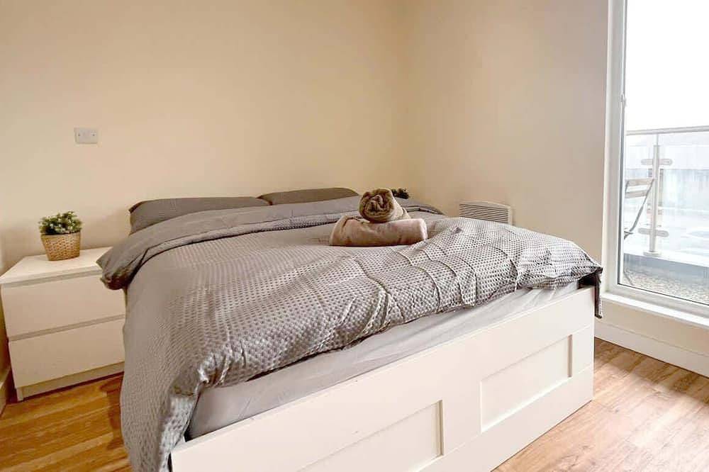 Entire apartment, Modern 2-Bed City Living with Private Balcony in Greater Manchester