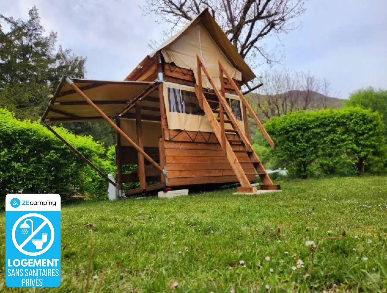 Zecamping 3 étoiles toboggans locatif Bbq 5m2 2 pers in Chézery-Forens, Parc naturel régional du Haut-Jura