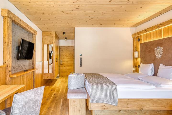 Hotel para 3 personas, con jacuzzi y jardín además de piscina y sauna, Familias con niños - 1