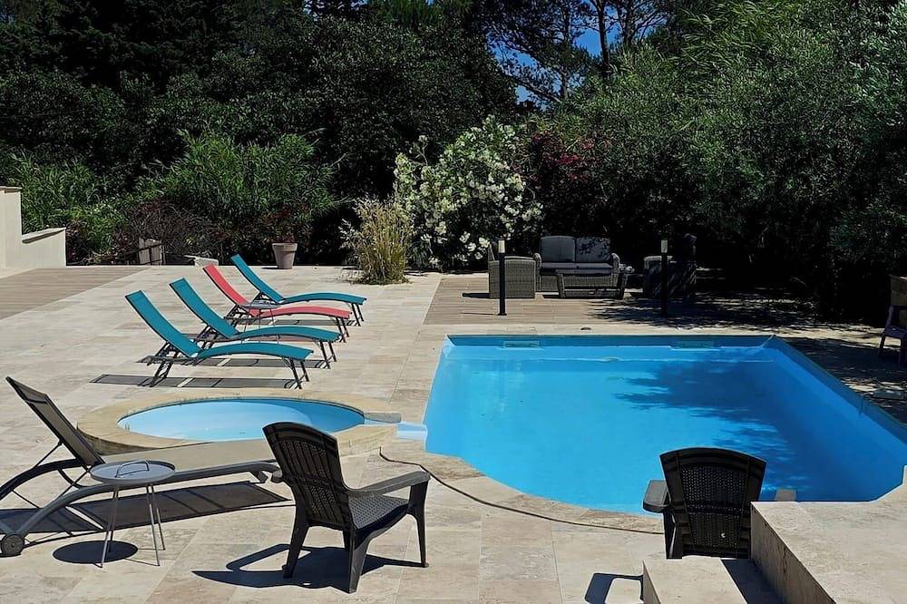 Villa Moderne 4 Chambres Avec Piscine Spa Et Climatisation in Nîmes, Région de Nîmes