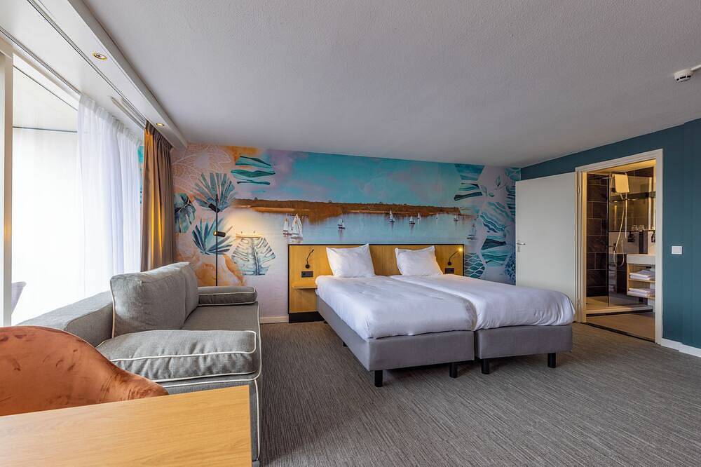 Unwind in Nature: Enjoy Canoeing, Scenic Biking, and Lakeside Dining Adventures in Loosdrecht, Groene Hart