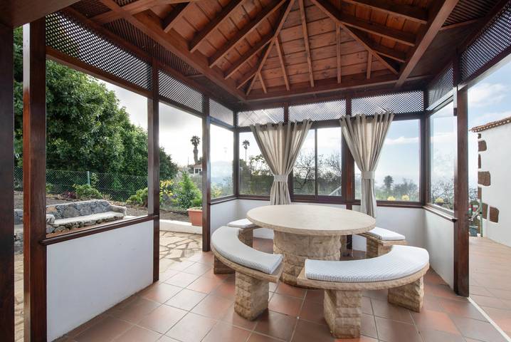 Holiday Home 'Casa El Café' with Sea View, Private Terrace and Wi-Fi in Las Tricias, Garafía