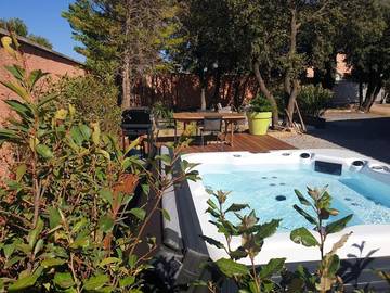 Gîte pour 5 personnes, avec jardin ainsi que terrasse et jacuzzi à Aureille
