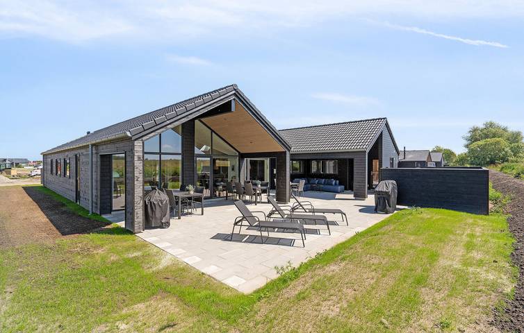 Ferienhaus für 16 Personen, mit Sauna und Garten sowie Terrasse, mit Haustier