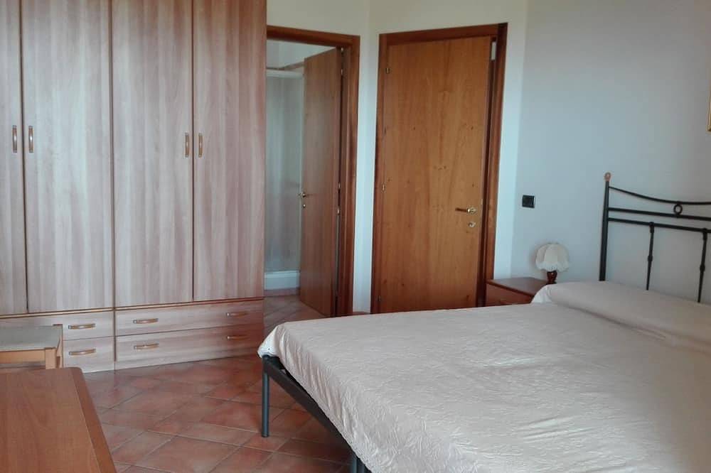 Villa with garden near Lake Bracciano, 30 km from Rome in Bracciano, Lake Bracciano