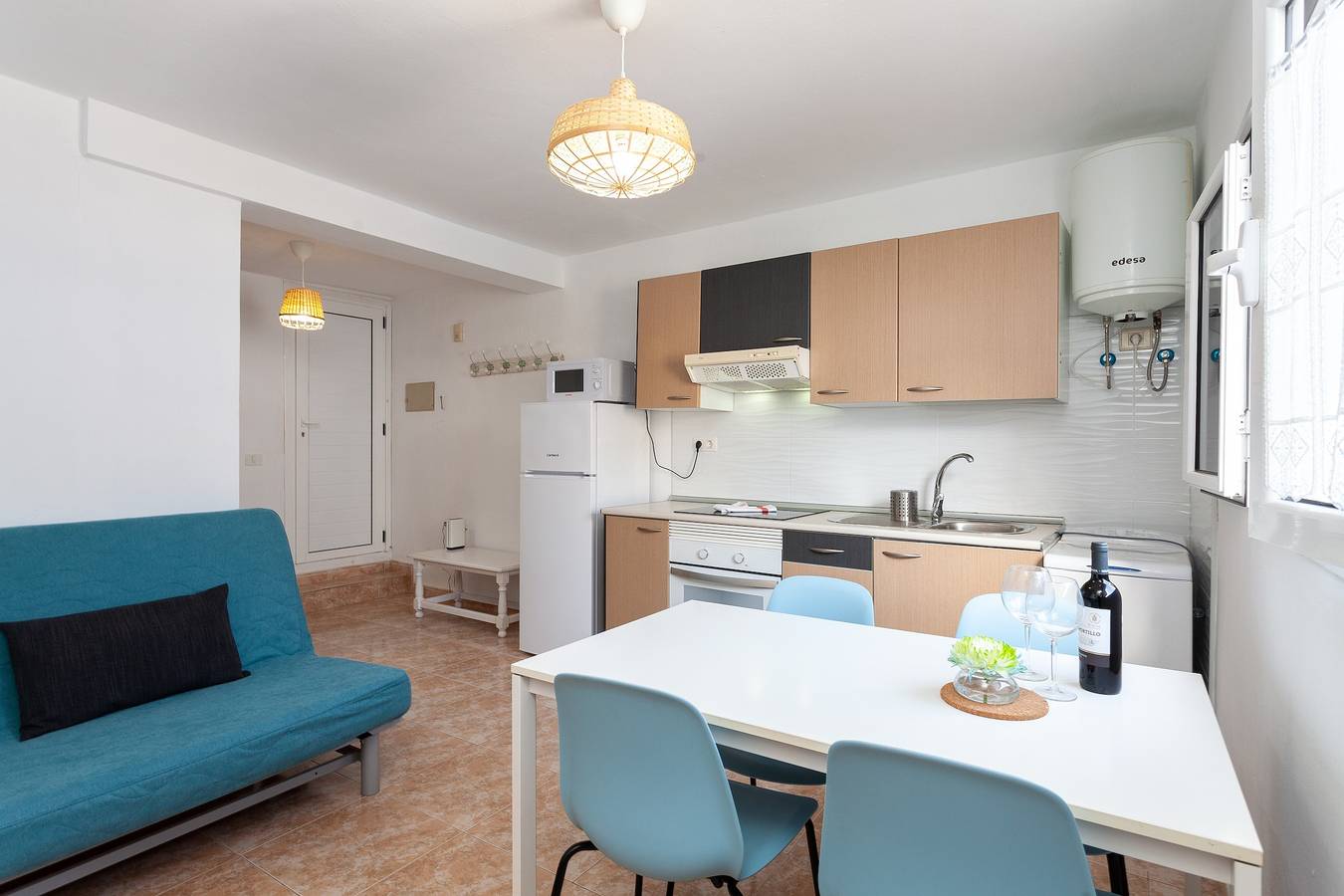 Apartamento entero, Apartamento "Eloisa 2" en la playa de la ciudad vieja con vista al mar y Wi-Fi in Puerto de Corralejo, La Oliva