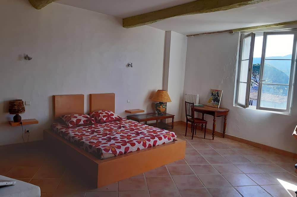 Gran casa de pueblo con piscina en el corazón de un pueblo provenzal in Pignans, Región Brignoles