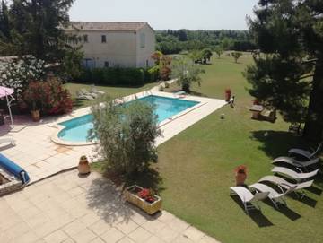 Gîte pour 4 personnes, avec piscine ainsi que jardin et terrasse, animaux acceptés à Mouriès