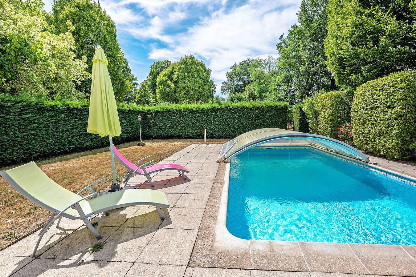 Chambre d’hôtes « Escargot de Bourgogne » avec piscine, terrasse partagées et Wi-Fi in Igornay, Région d'Autun
